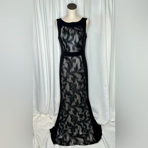 Amazing formal sleeveless long jersey dress with bonded lace
